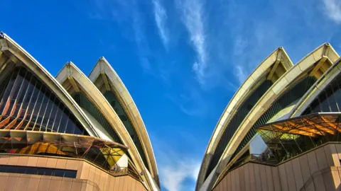 “足协发布U-16男足德国行启程视频，续写德甲追梦之旅第二篇章”